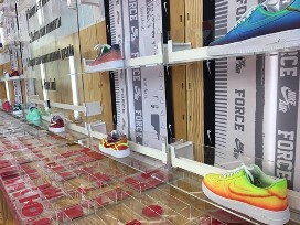 Волну кастомизации подхватил кроссовочный гигант Nike.